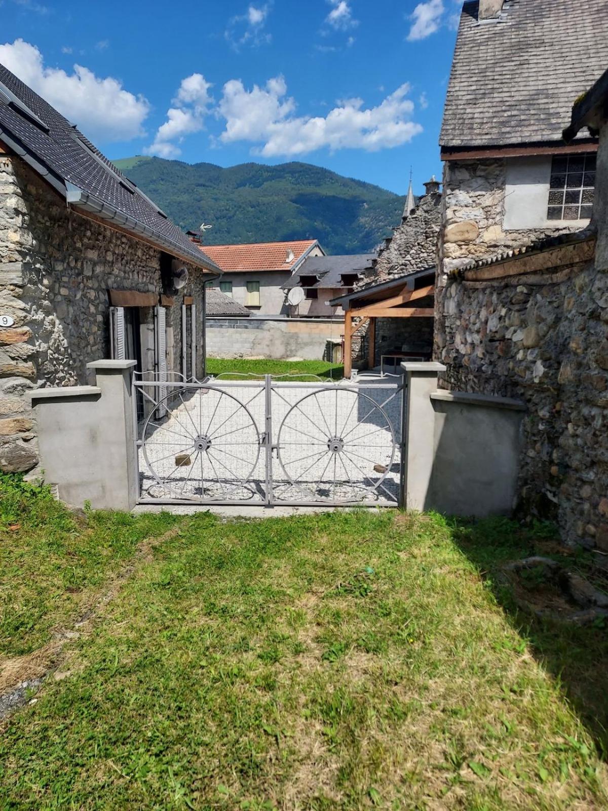 Maison De Village Au Pied Des Pyrenees Marignac  Dış mekan fotoğraf